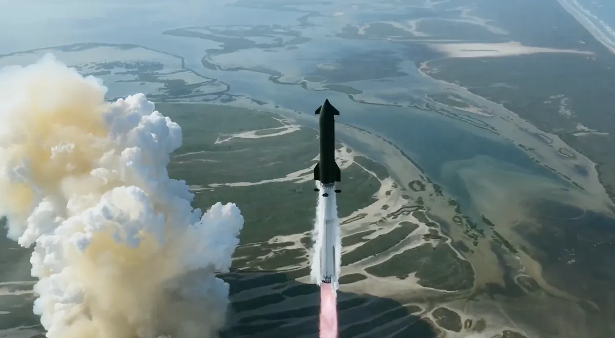 Starship V3 de SpaceX en la plataforma de lanzamiento, el cohete más potente y alto jamás construido